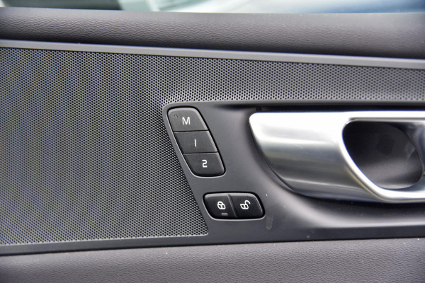 2025 Volvo XC60 UZ Plus B5 SUV Image 13