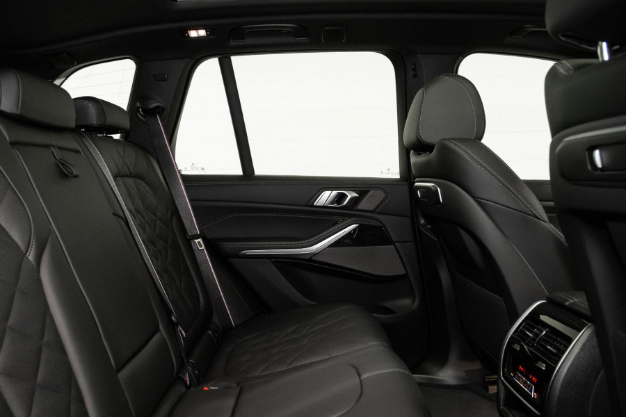 2025 BMW X5 G05 LCI M60i SUV