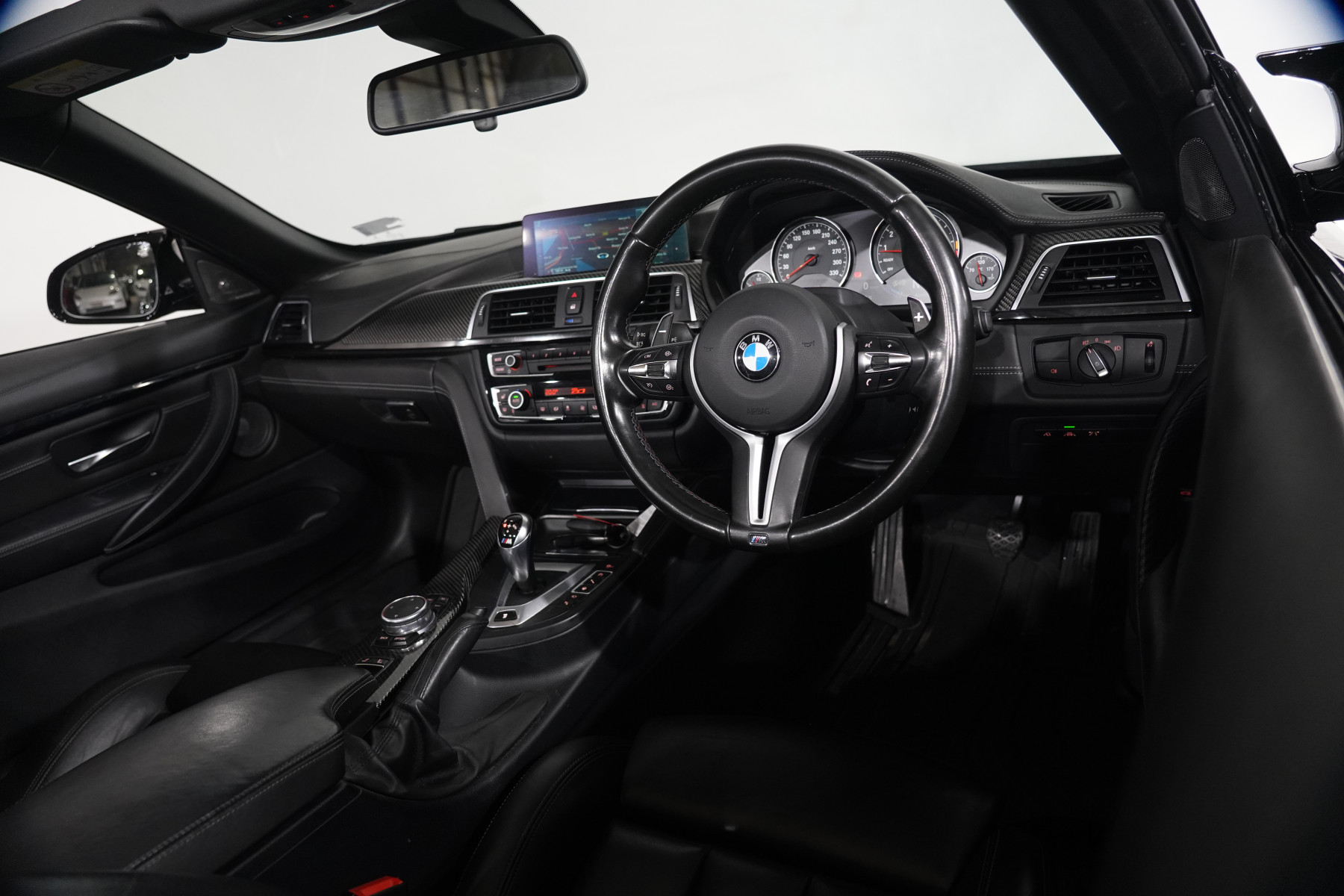 2016 BMW M4 Convertible Image 11