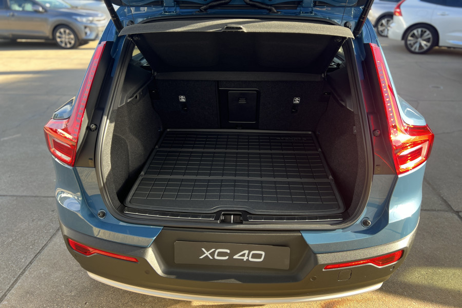 2024 MY25 Volvo XC40 XZ Ultra B4 Bright SUV Image 8