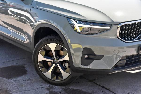 2024 MY25 Volvo XC40  Ultra B4 Bright SUV Image 2