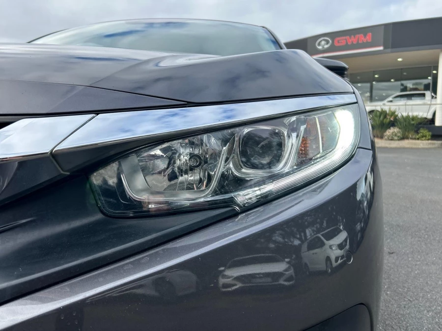 2018 Honda Civic 10th Gen VTi-L Sedan Image 3