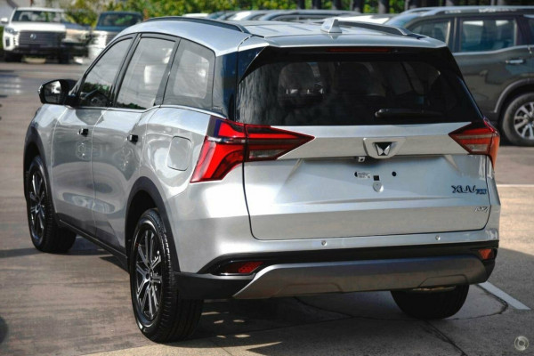 2025 Mahindra XUV700  AX7L SUV