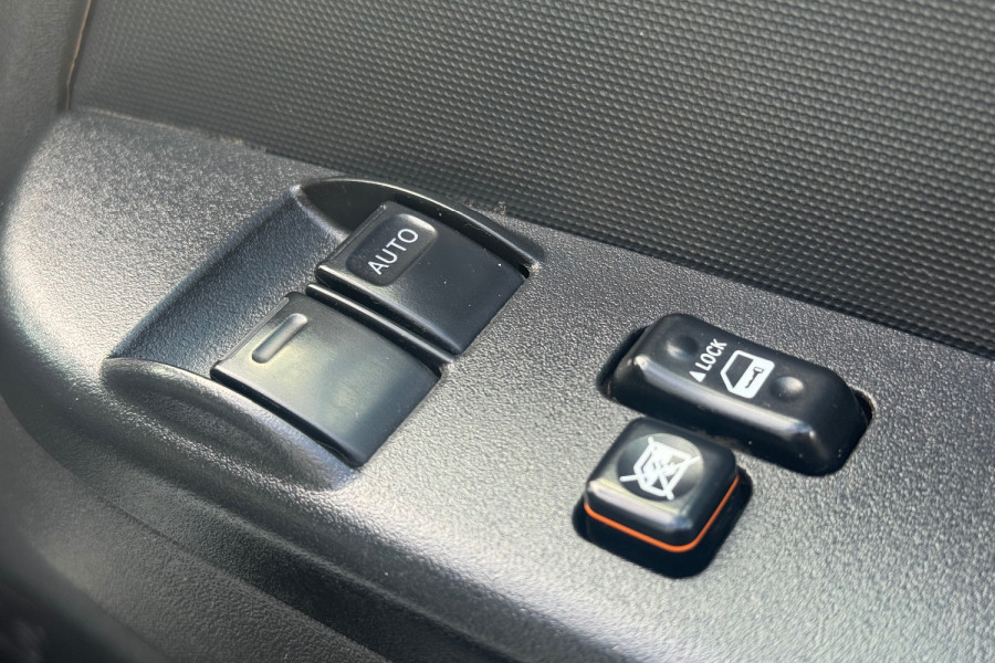 2018 Toyota HiAce KDH223R Commuter Bus Image 16