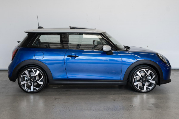 2025 MINI Cooper F65 C Classic Hatch image 3