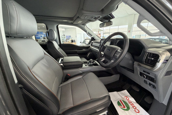 2024 Ford F-150  Lariat Dual Cab Image 12