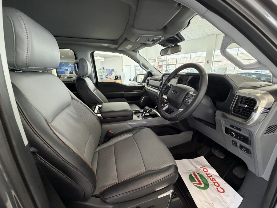 2024 Ford F-150  Lariat Dual Cab Image 12