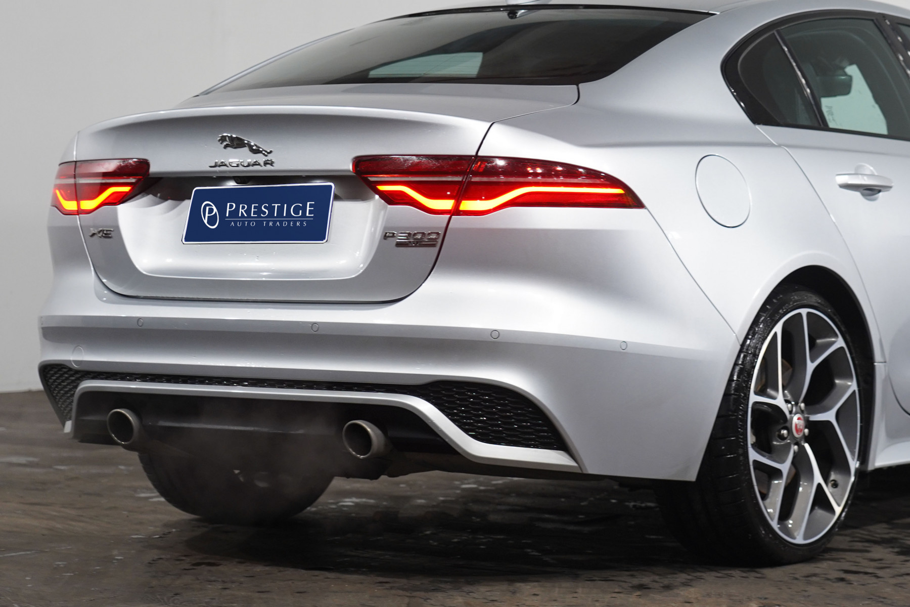 2019 Jaguar Xe P300 R-Dynamic Se (221kw) Sedan Image 7