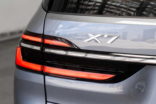 2025 BMW X7 G07 LCI xDrive40i M Sport SUV image 27