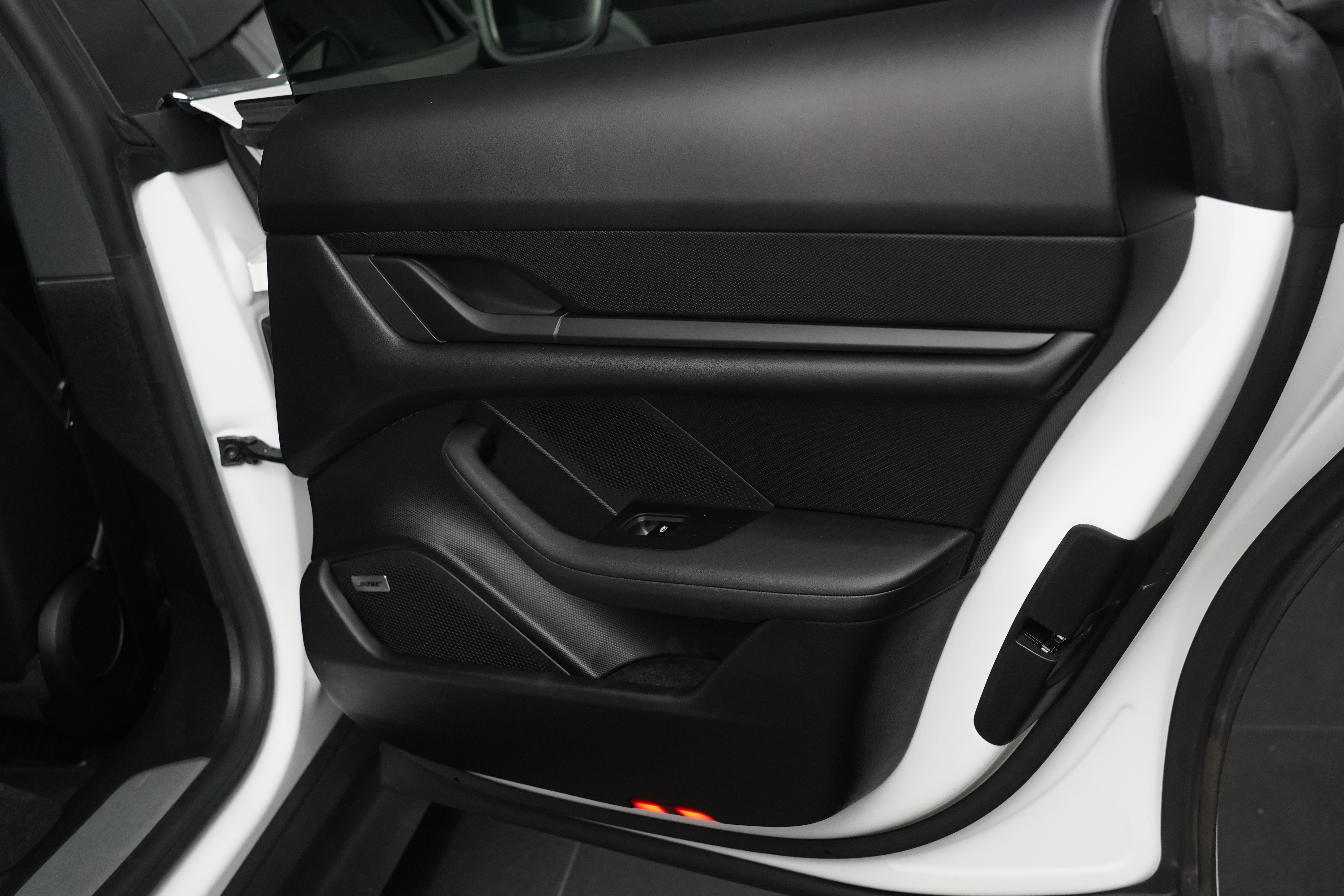 2021 Porsche Taycan 4S Coupe Image 47