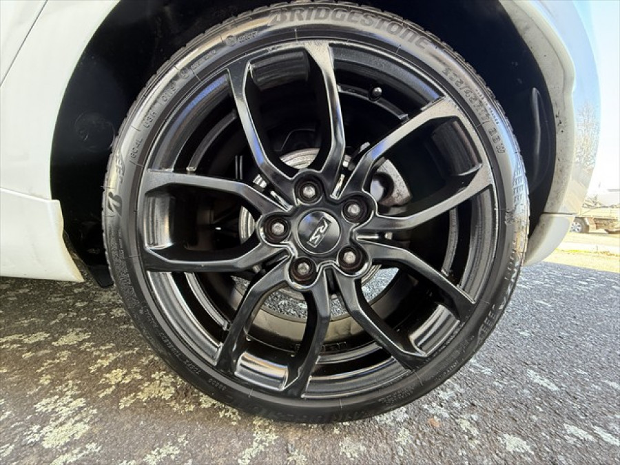 2016 Renault Clio R.S. IV B98 R.S. 200 Sport Hatch Image 16