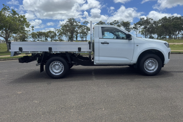 2026 Isuzu D-MAX RG SX Cab Chassis Image 2