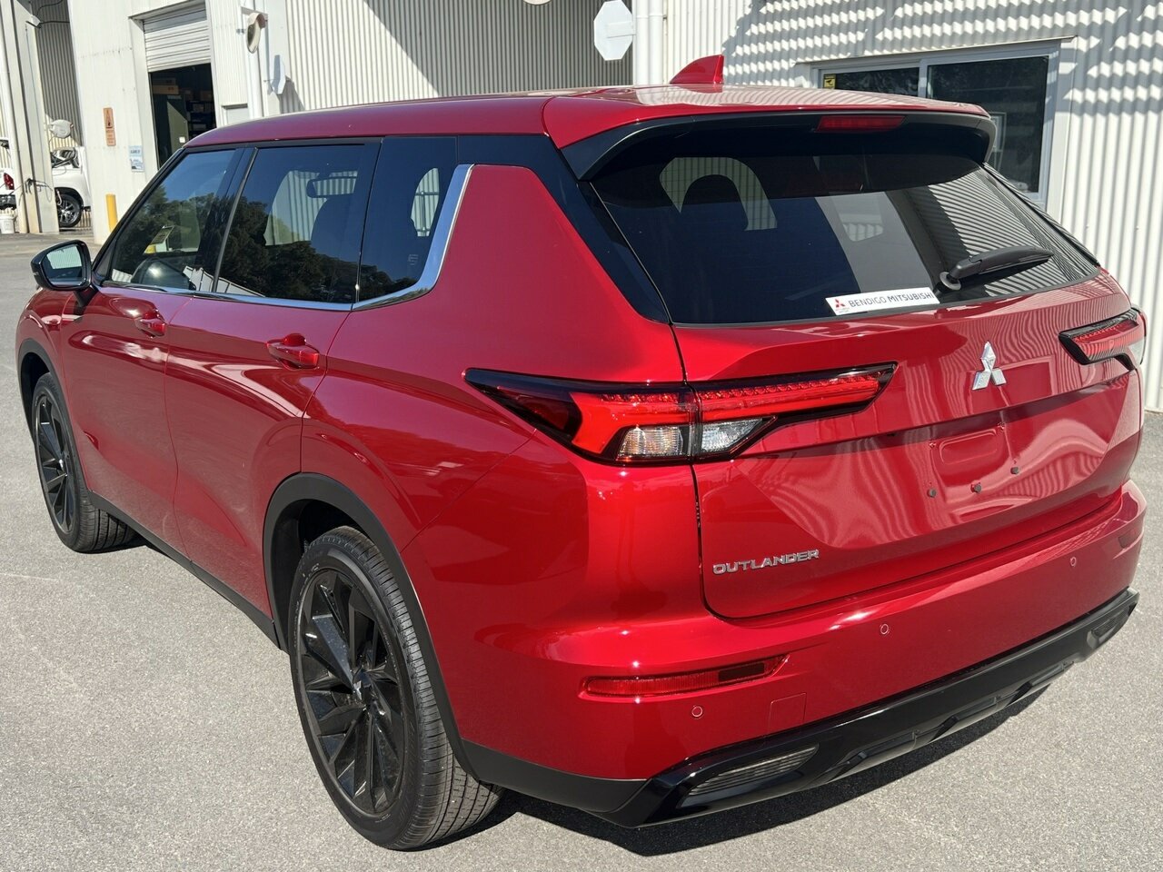 2024 Mitsubishi Outlander ZM Black Edition SUV Image 8