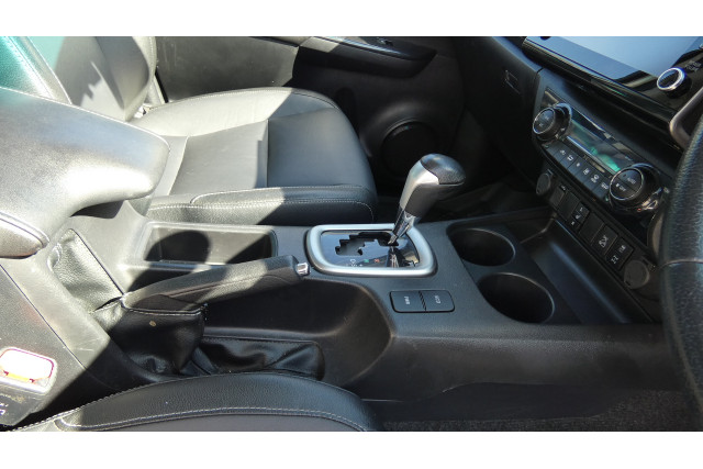 2021 Toyota HiLux GUN126R SR5 + PREMIUM INTERIOR 4X4 Ute Image 18