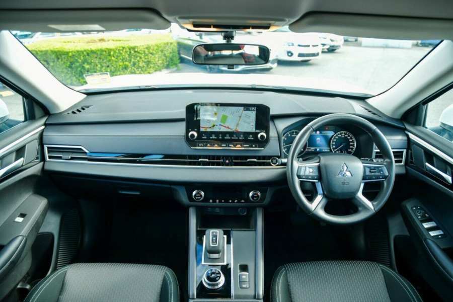 2023 MY24 Mitsubishi Outlander ZM ES SUV Image 15