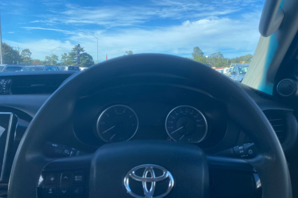 2018 Toyota HiLux  SR Double Cab Pick Up Image 11