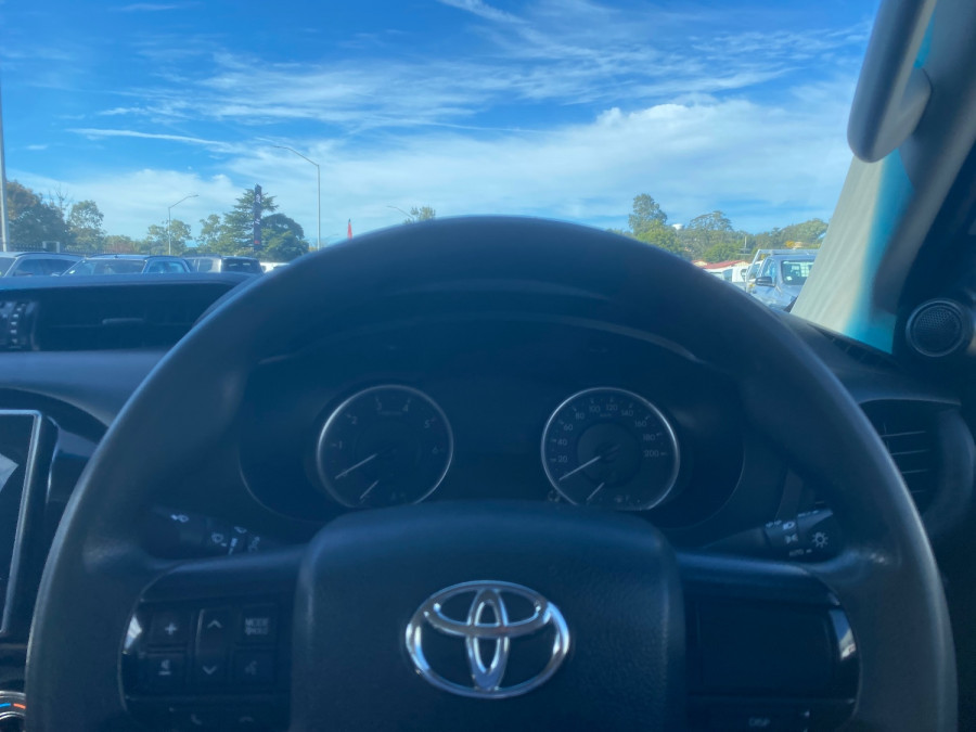 2018 Toyota HiLux  SR Double Cab Pick Up Image 11