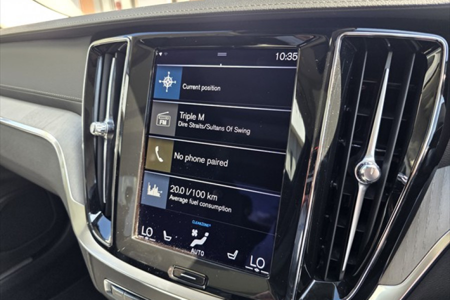 2022 Volvo S60  B5 Inscription Sedan Image 11