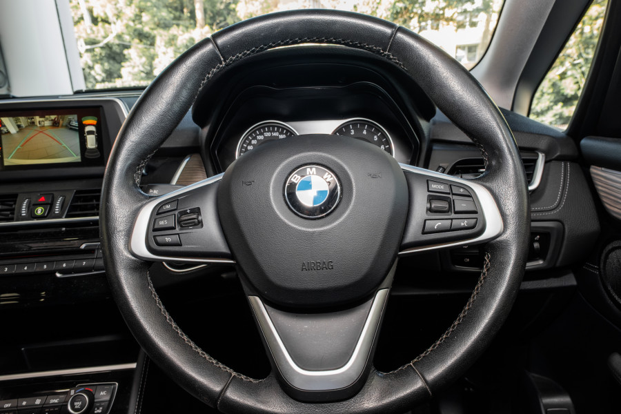2015 BMW 2 Series 220i Sport Line Hatch Image 10