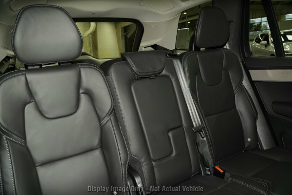 2026 Volvo XC90 L Series Ultra B5 Dark SUV Image 11