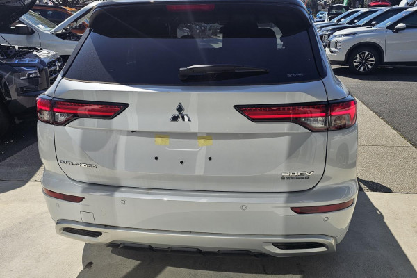 2024 Mitsubishi Outlander ZM PHEV Exceed Tourer SUV Image 7