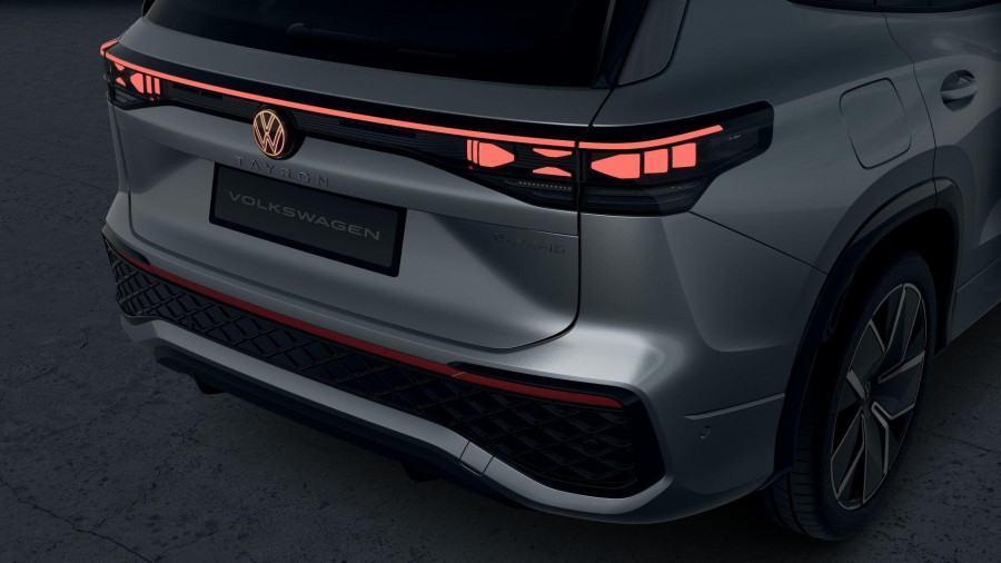 2026 Volkswagen Tayron R4 200TSI eHybrid R-Line SUV Image 5
