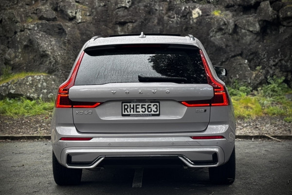 2025 Volvo XC60 UZ Ultra B5 Dark SUV Image 3