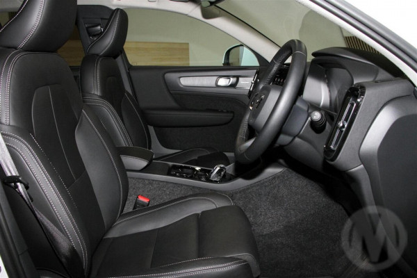 2026 Volvo XC40 XZ Ultra B4 Bright SUV Image 9