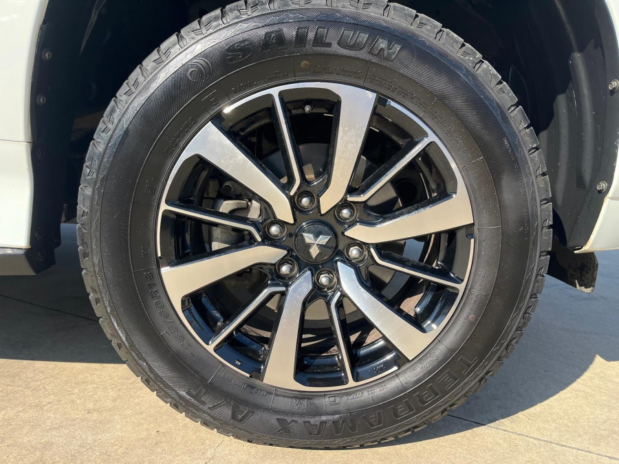 2018 Mitsubishi Pajero Sport QE GLS SUV Image 33
