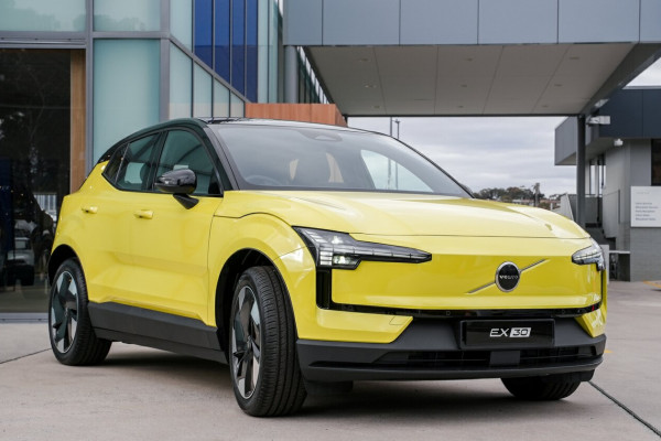2024 MY25 Volvo EX30  Single Motor Extended Range Plus SUV Image 8