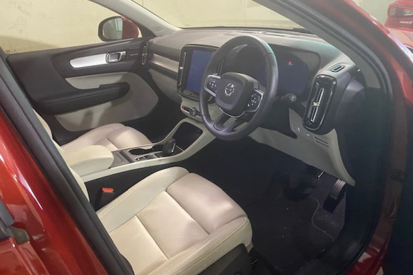 2018 Volvo Xc40 (No Series) MY18 D4 Momentum Suv Image 4