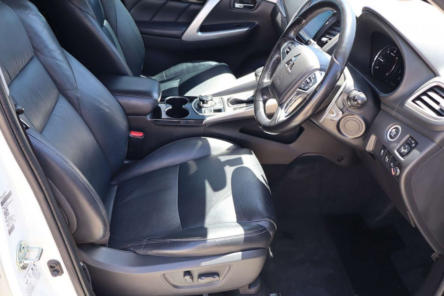 2017 Mitsubishi Pajero Sport QE Exceed SUV Image 9