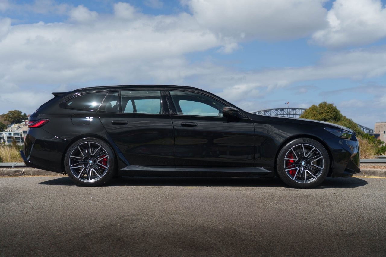 2025 BMW M5 Touring SUV Image 3