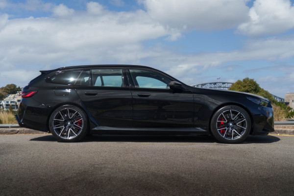 2025 BMW M5 Touring SUV Image 3