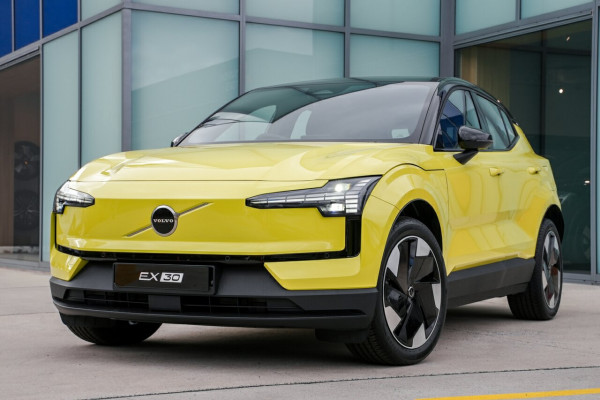 2024 MY25 Volvo EX30  Single Motor Extended Range Plus SUV Image 6