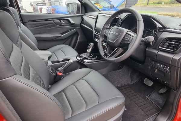 2026 Isuzu D-MAX RG BLADE Ute Image 13