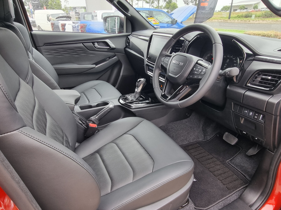 2026 Isuzu D-MAX RG BLADE Ute Image 13