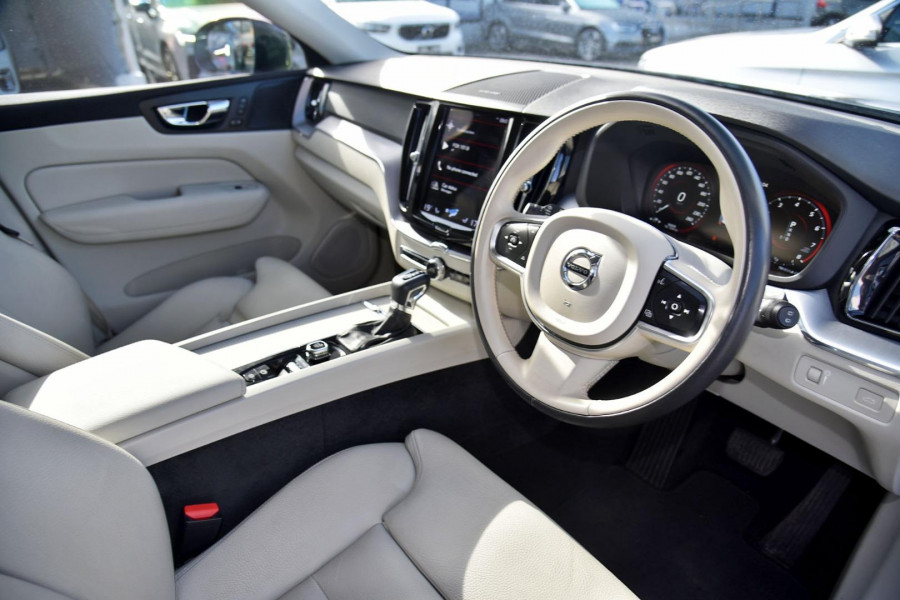 2020 MY21 Volvo XC60 UZ T5 Momentum SUV Image 12
