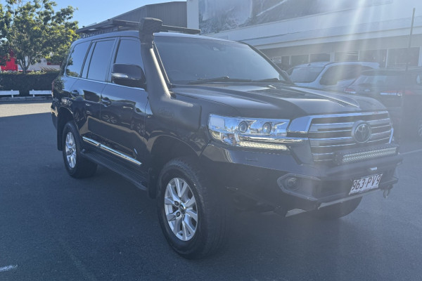 2019 Toyota LandCruiser VDJ200R Sahara SUV Image 3