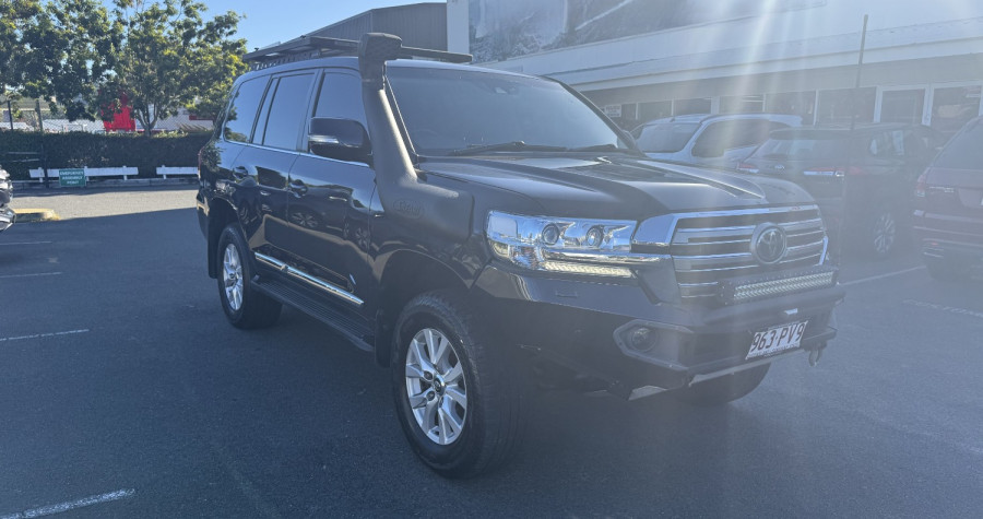2019 Toyota LandCruiser VDJ200R Sahara SUV Image 3