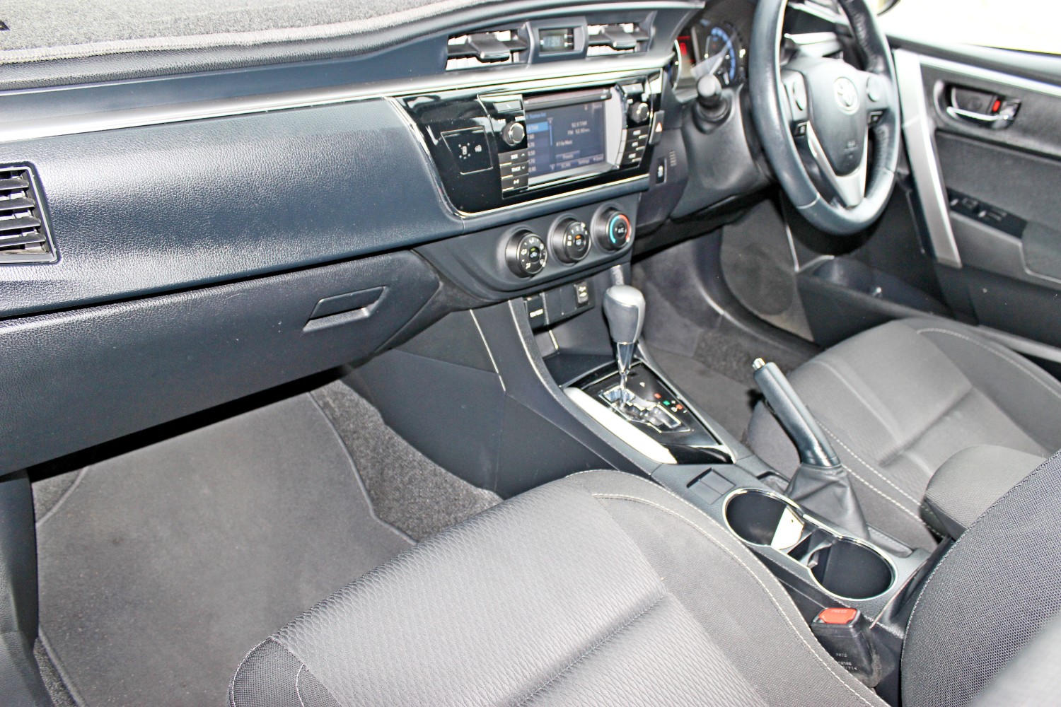 2014 Toyota Corolla ZRE172R SX Sedan Image 9