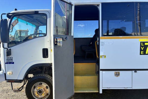 2012 Isuzu Nps Mini Coach Image 7