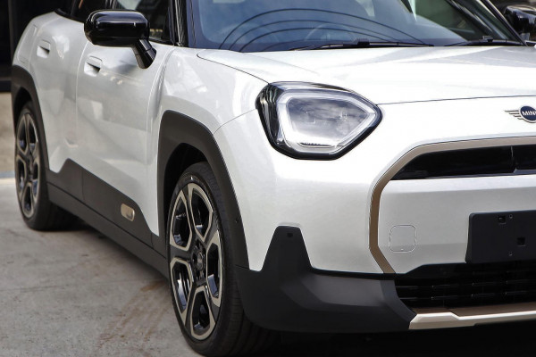 2026 MINI Aceman J05 SE Favoured Hatch image 18