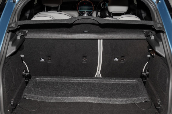 2021 MINI Cooper F55 LCI S Classic Hatch image 18