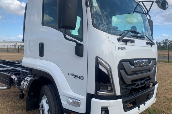 2025 Isuzu FSR 140/120-240 AM R56 Cab Chassis Image 2