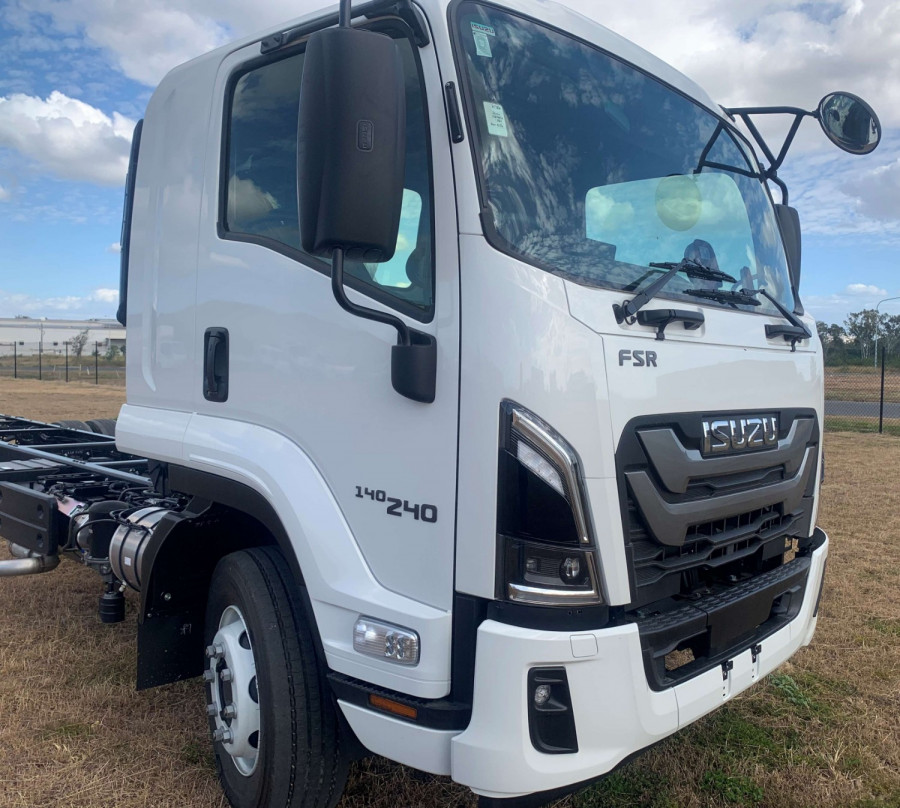 2025 Isuzu FSR 140/120-240 AM R56 Cab Chassis Image 2