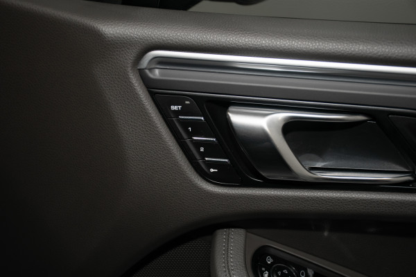 2021 Porsche Macan SUV Image 14
