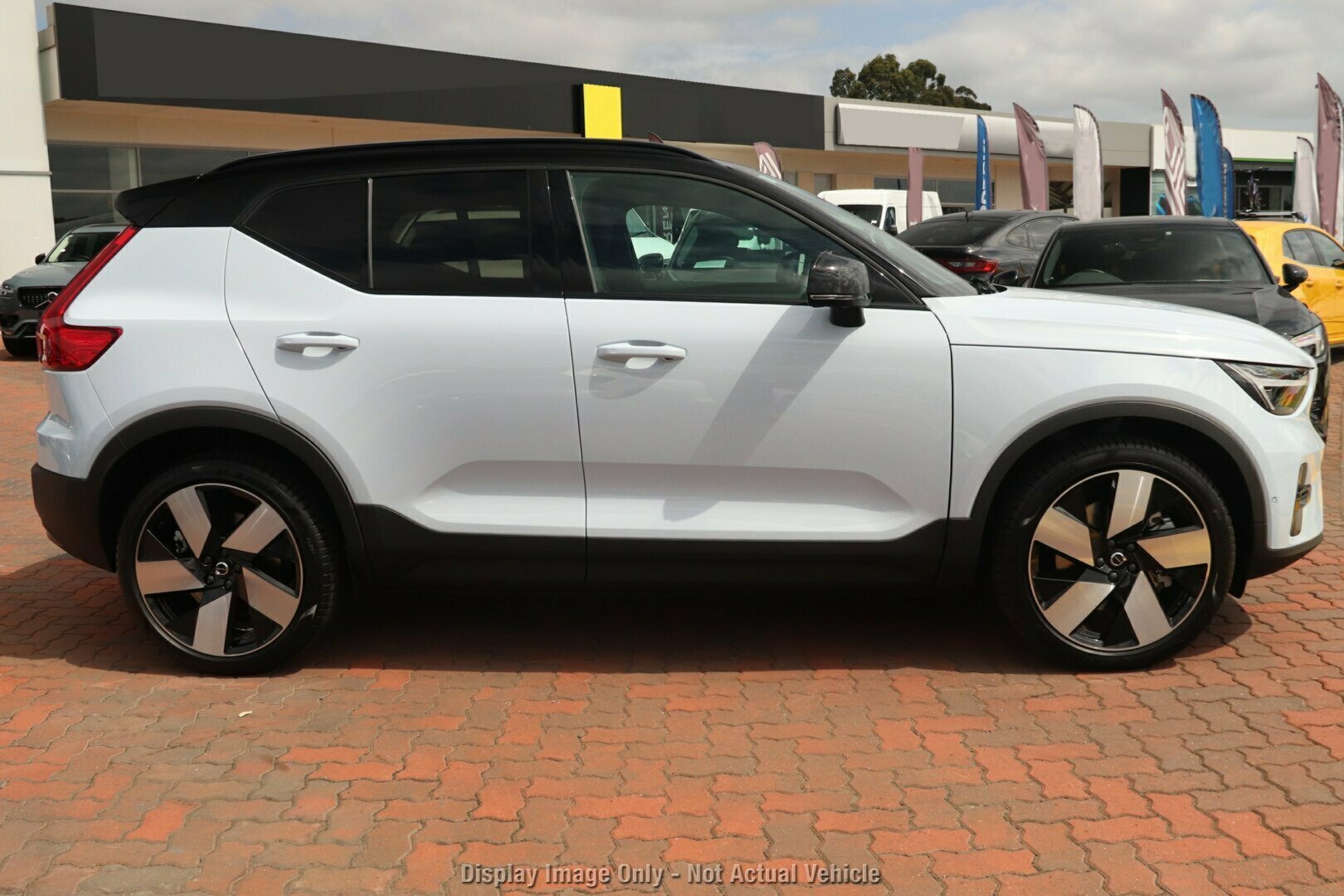 2023 MY24 Volvo XC40 XZ Recharge Twin Pure Electric SUV Image 17