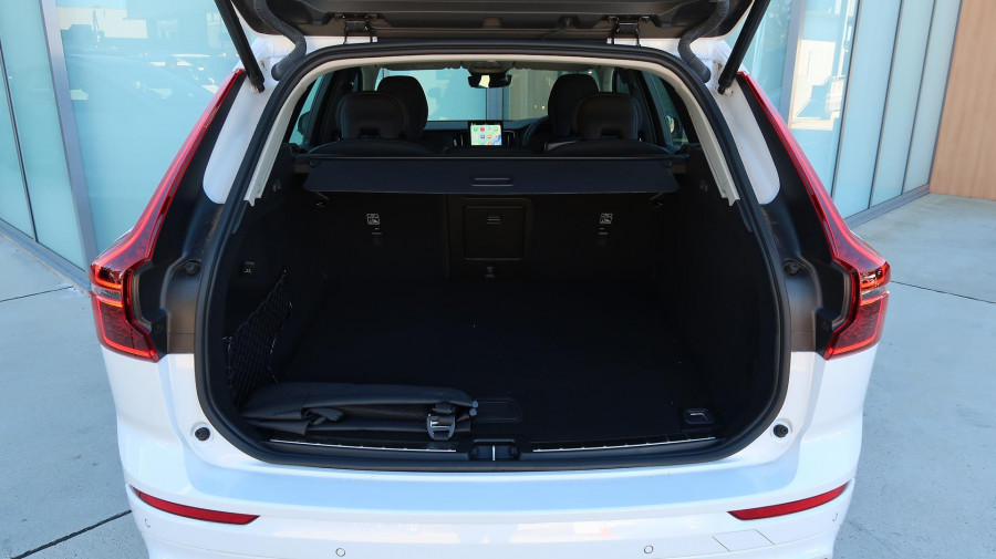 2025 MY26 Volvo XC60 UZ Plus T8 Plug-in Hybrid Dark SUV Image 30
