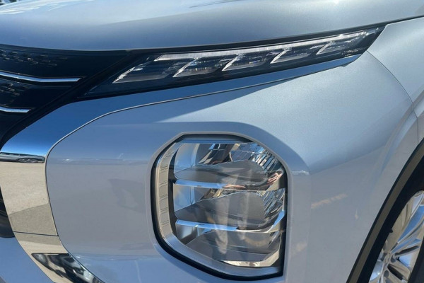 2022 MY23 Mitsubishi Outlander ZM ES SUV Image 12